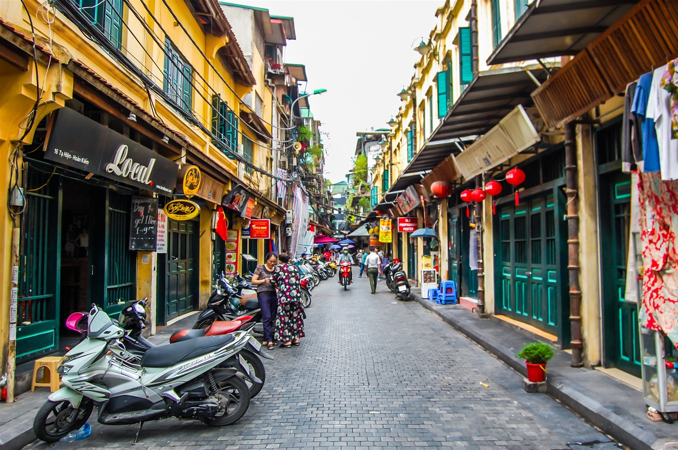 Take A Stroll In And Around Hanoi’s Old Quarter