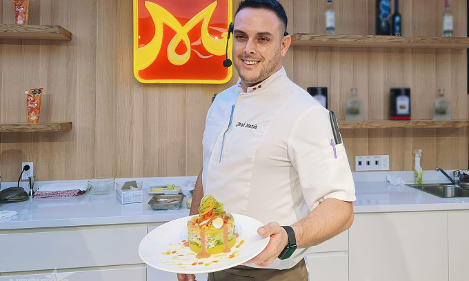 Chef José Maria Murga Brescia during a cooking workshop in Hanoi, Oct. 24, 2023.