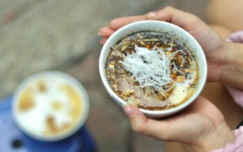 Hearty since the 90s: Hanoi’s glutinous rice balls