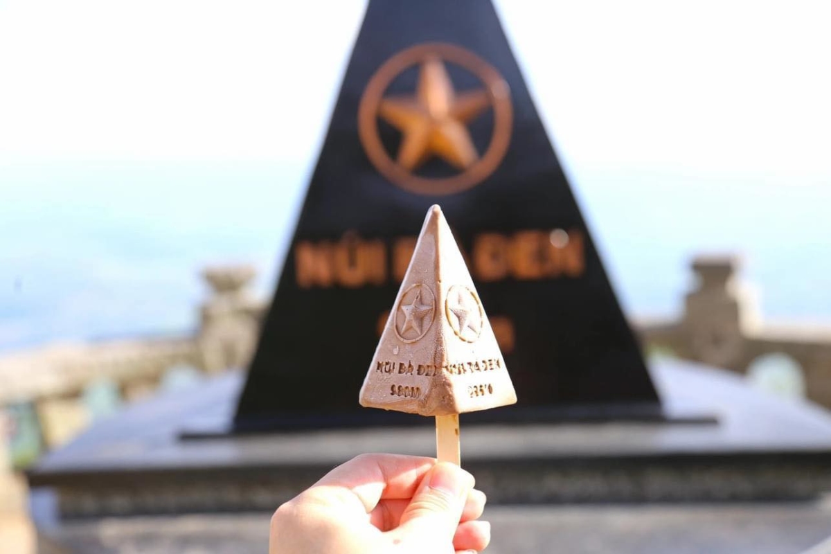 An ice cream bar resembles a milestone at Ba Den Mountain in Tay Ninh Province. Photo courtesy of Gelato Sticks
