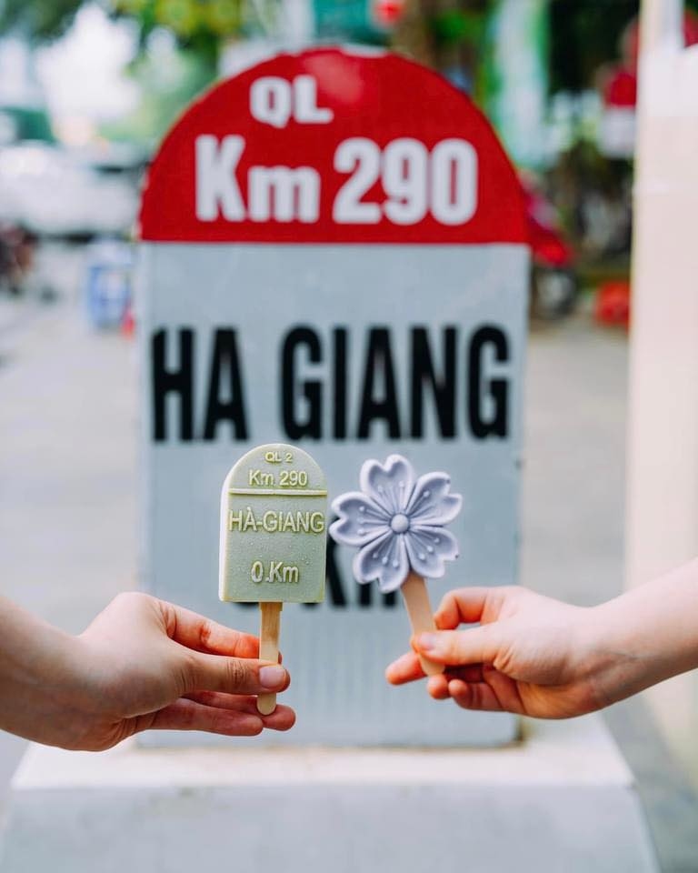 An ice cream in the shape of "Milestone 0," which is located in the heart of Ha Giang City that borders China. Photo courtesy of Gelato Sticks