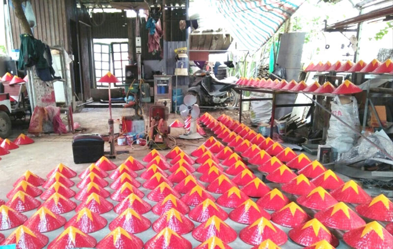 Chuong conical hat village
