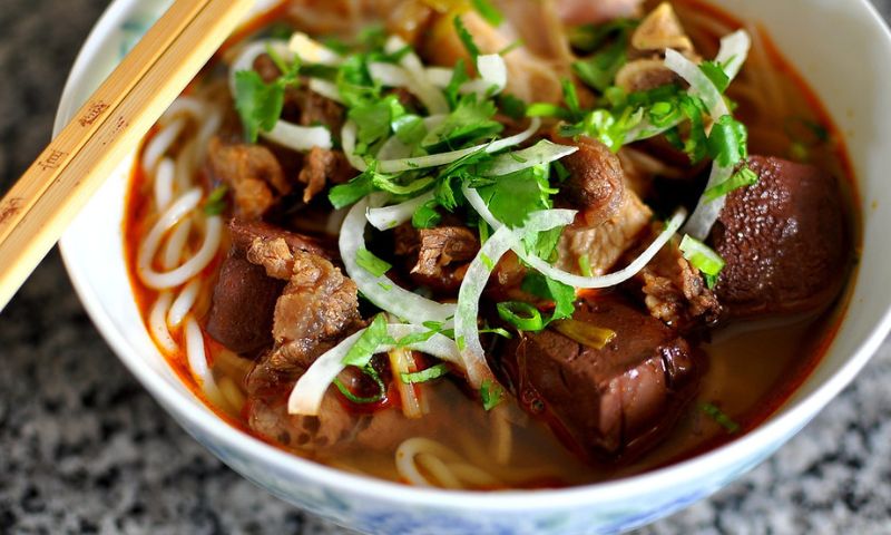 is-vietnam-expensive-to-visit-bun-bo-hue